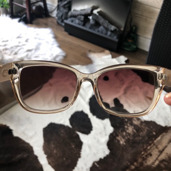 Oscar de la Renta | Sunglasses - Picture 2 of 3